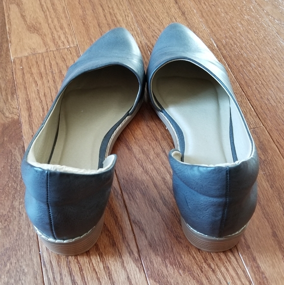 Journee Collection
Laken Flat Shoe - Picture 3 of 4